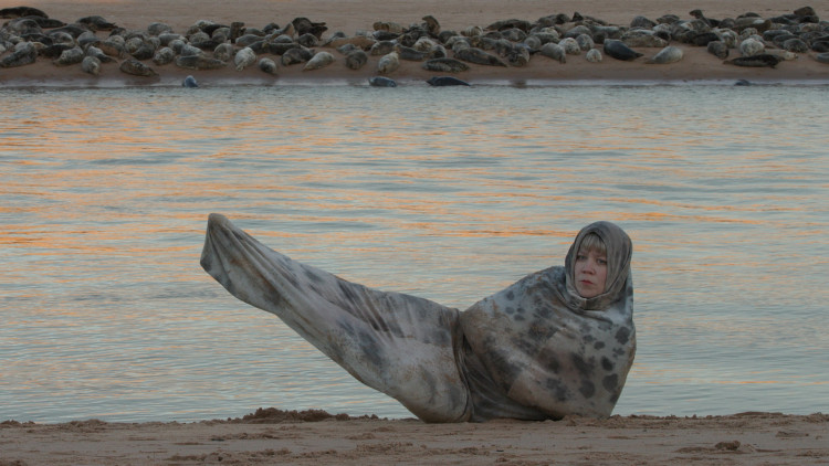 Hanna Tuulikki_Seals'kin_2022_film still_31